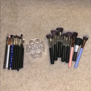 18 Piece Brush Set and Brush Holder